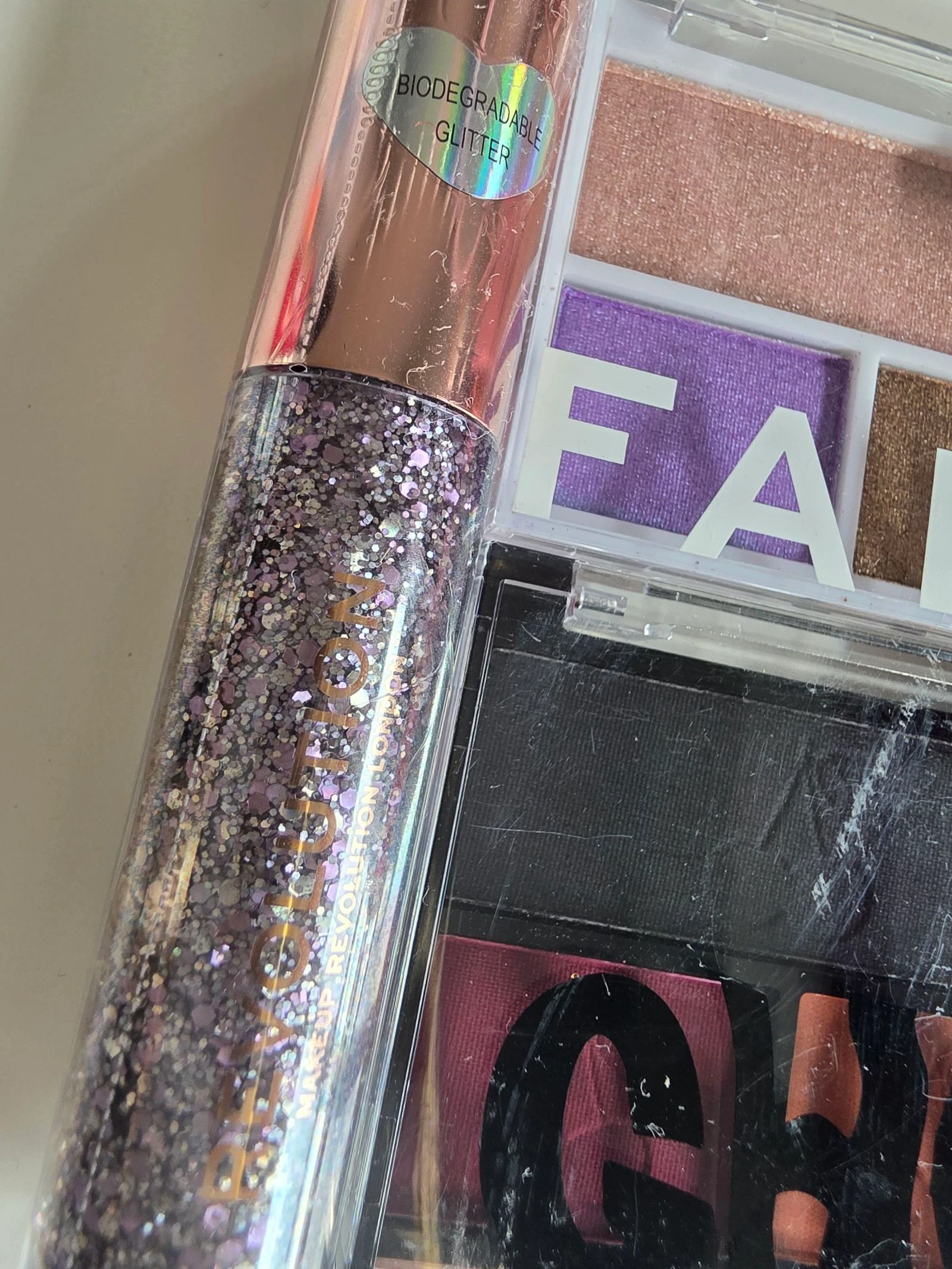 Make-up lot 2 paletten / Lip Oil / Bodyglitter | Revolution – photo 7